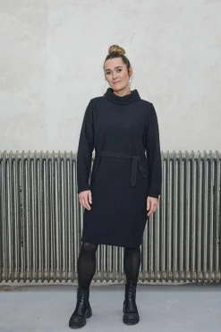 Ivanhoe of Sweden GY GISSLARP DRESS, 60% FILTAD ULL, 40% LYOCELL — BLACK Fashion