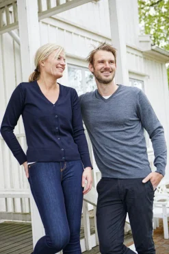 Ivanhoe of Sweden MERINO V-NECK MALE, 100% EXTRA FINE MERINOULL — DENIM Outlet